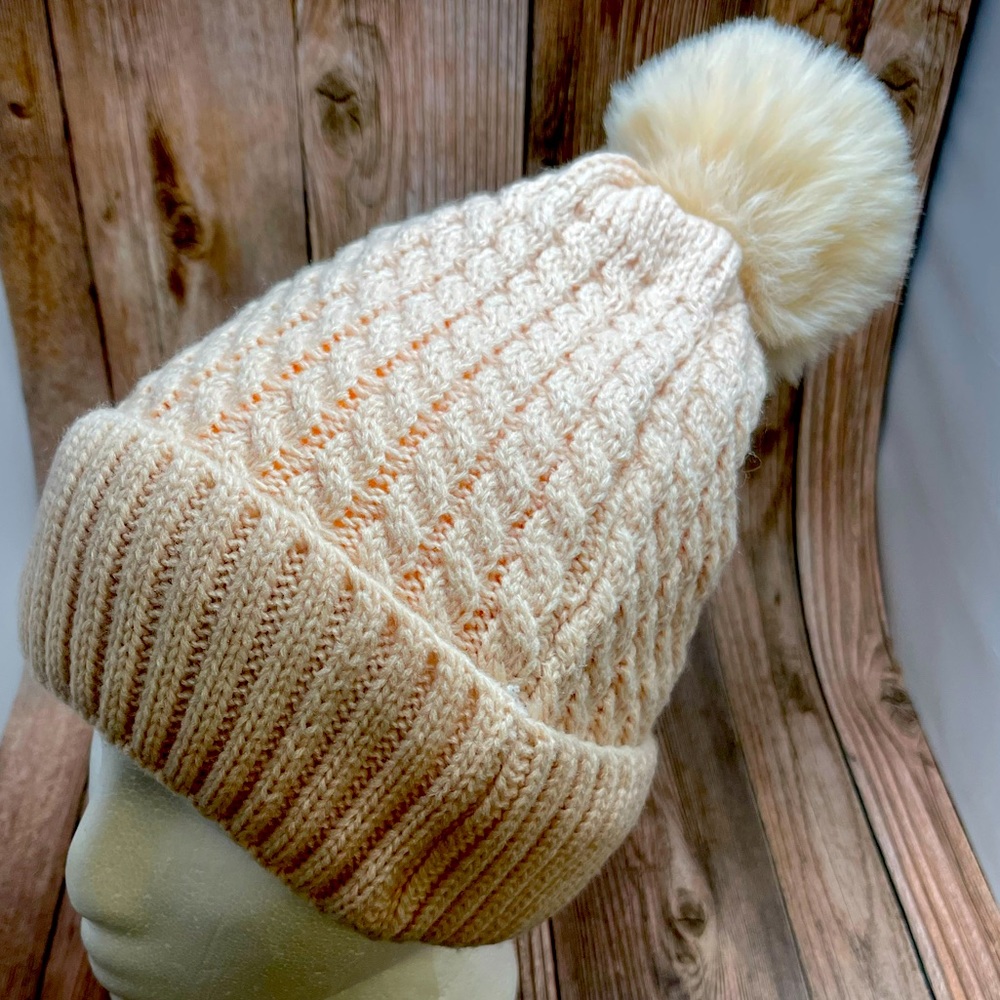 🆕Cable Knit Beanie with Faux Fur Pom pom - Picture 3 of 4